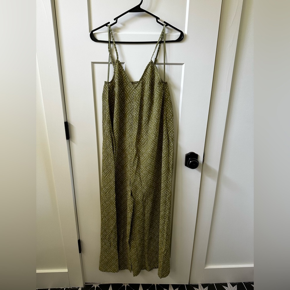 Three Birds Nest romper - brand new and never worn in size small